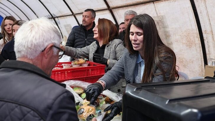 Lider Denizli, iftar sofrasında Çeşmeliler ile buluştu