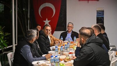 Lider Eşki sahurda minibüsçülerle buluştu
