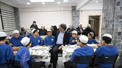 Lider Kocaman, Kur’an Kursu Öğrencileriyle İftar Yaptı