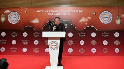 Lider Muhittin Böcek AESOB’un klâsik iftar yemeğine katıldı