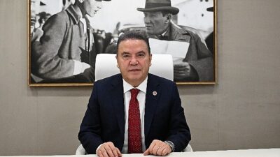 Lider Muhittin Böcek Kybele mükafatına layık görüldü
