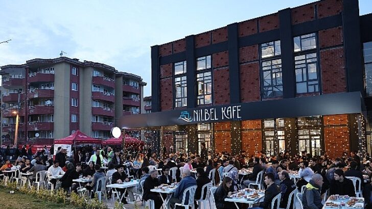 Lider Şadi Özdemir gençlerle iftarda buluştu