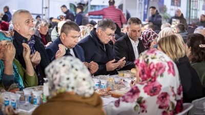 Lider Tugay, Bayındırlılarla tıpkı sofrada buluştu “Gerçek zenginlik bir ortada olabilmek”