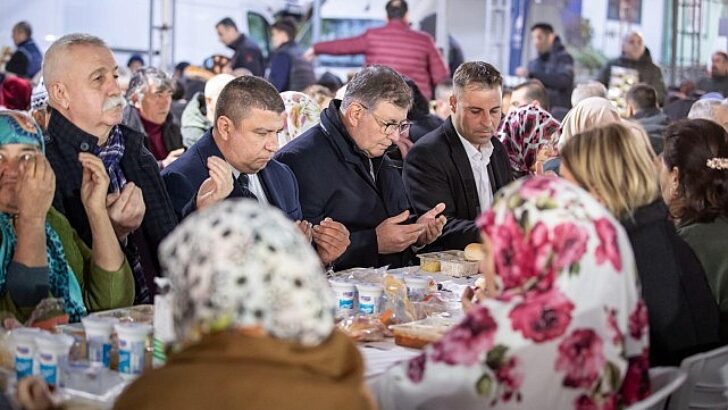Lider Tugay, Bayındırlılarla tıpkı sofrada buluştu “Gerçek zenginlik bir ortada olabilmek”