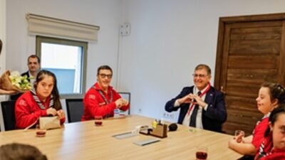 Lider Tugay down sendromlu izcileri ağırladı