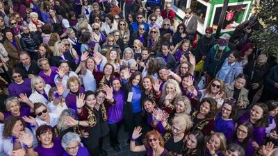 Lider Ünsal’dan 8 Mart’a özel harmandalı!