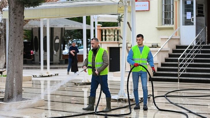 Narlıdere Belediyesi’nden Mescitlerde Titiz Paklık Çalışması