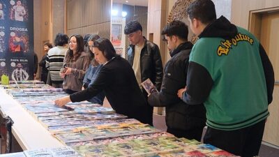 Öğrenciler kitap fuarında