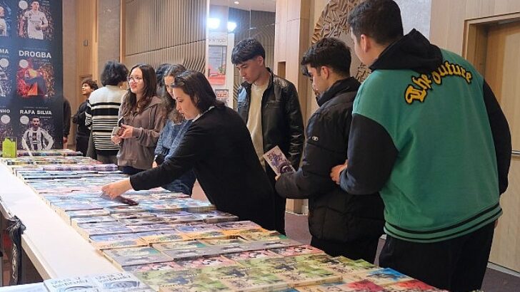 Öğrenciler kitap fuarında