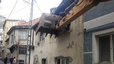 Osmangazililerin güvenliği için metruk binalar yıkılıyor