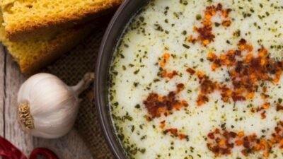 Sarımsaklı Yayla Çorbası