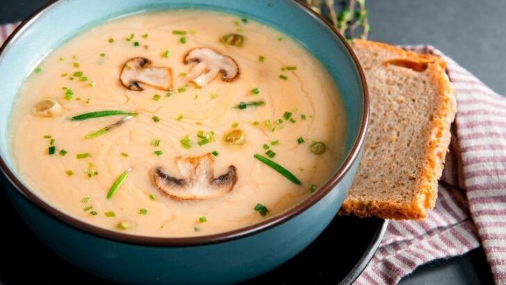 Terbiyeli Mantar Çorbası