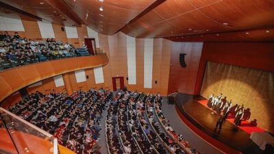 Yenişehir Belediyesi “Akif” oyununu öğrencilerle buluşturdu