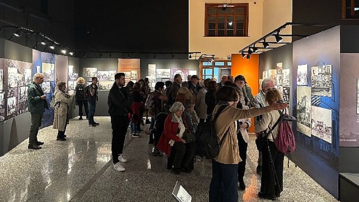 Yunan ziyaretçiler, Yanık Yurt standını gezdi