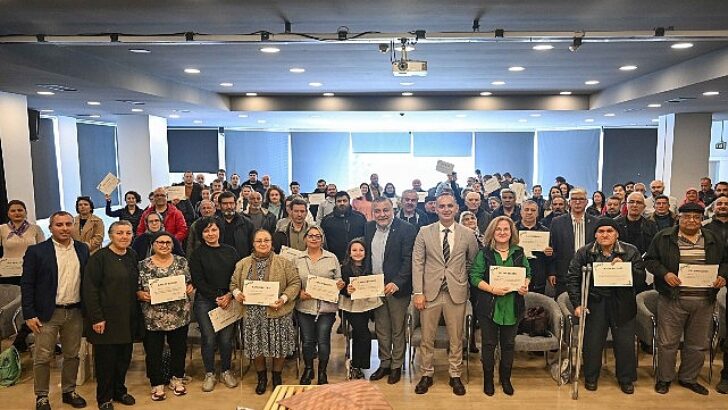 100 yeni arıcı sertifikalarını merasimle aldı