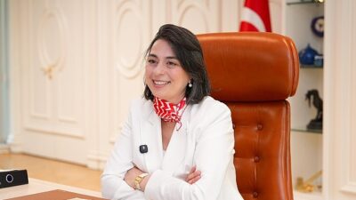 23 Nisan Ulusal Egemenlik ve Çocuk Bayramı dolayısıyla öğrenciler Üsküdar Belediye Başkanı Sinem Dedetaş’ı ziyaret etti.