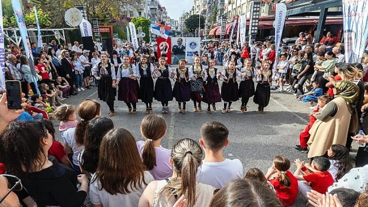 7 ülkeden çocuklar 23 Nisan’ı Yenişehir sokaklarında kutladı
