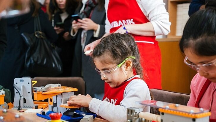 Akbank, Dönüşümde Gelecek Var ile On Binlerce Çocuğun Eğitim Tecrübesini Güzelleştiriyor