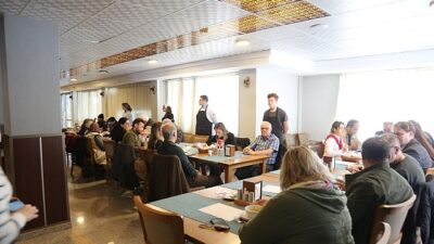 Akıncılar Huzurevi Sakinleri Liseli Aşçılarla Yemek Müsabakası Yaptı