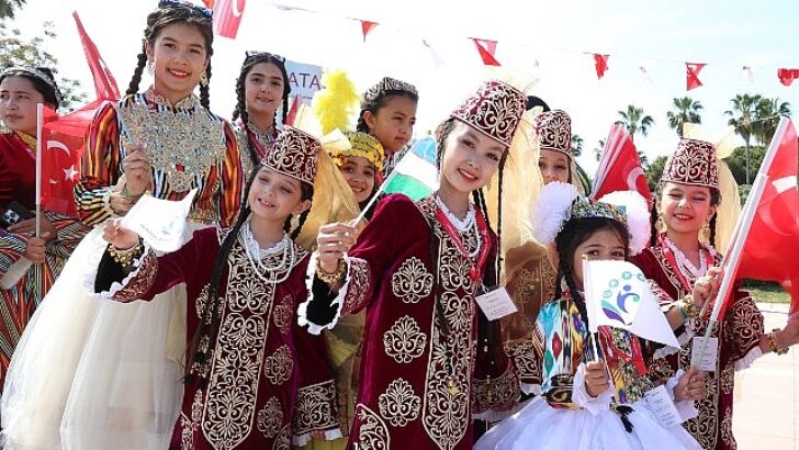 Antalya sokakları dünya çocuklarıyla renklendi