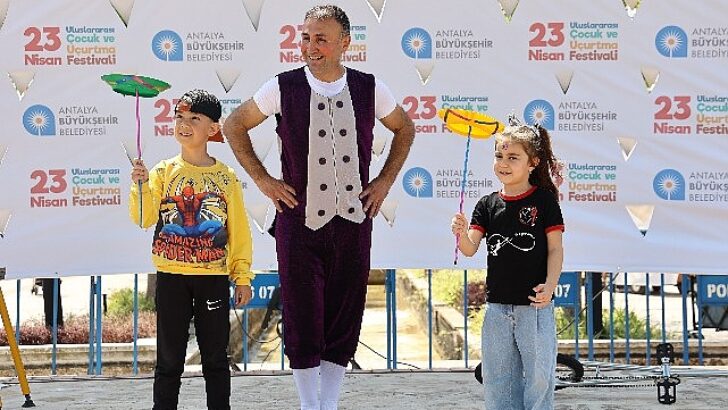 Antalyalı çocuklar 23 Nisan’ı dolu dolu kutluyor