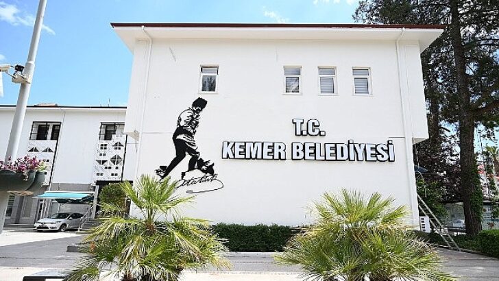 Atatürk’ün Kocatepe silüeti Kemer Belediye binasında