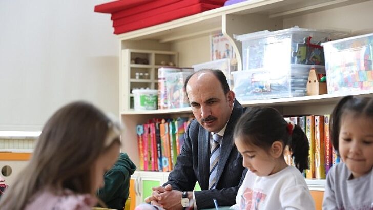 Başkan Altay, NEÜ ve Mehmet Beğen Ortaokulu’nda öğrencilerle bir araya geldi