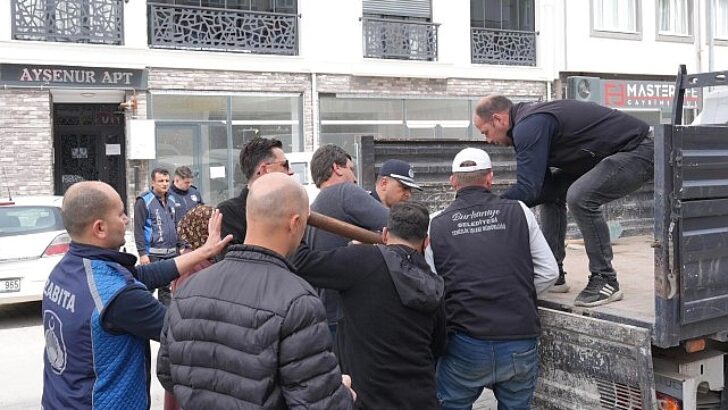 Burhaniye’de Yol ve Kaldırım İşgaline Müdahale