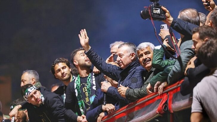 Büyükakın’a taraftardan büyük sevgi gösterisi