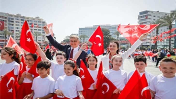 Cumhuriyet Meydanı rengarenk