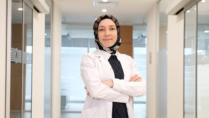 Diş eti çekiliyorsa kemik de eriyordur!