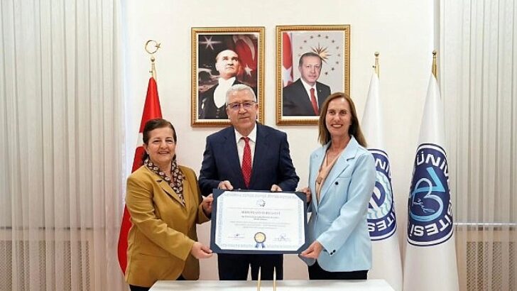 Ege Üniversitesi Ebelik Kısmı Eğitimde Kaliteyi Tescilledi