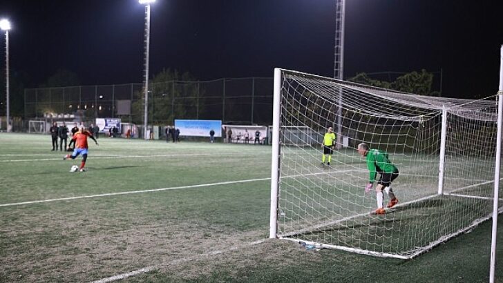 Ege Üniversitesi Masterlar Futbol Kadrosu şampiyonluğa uzandı