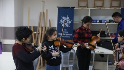 Geleceğin keman virtüözleri Aydın Büyükşehir Belediyesi’nin kurslarında yetişiyor