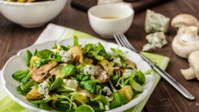 Hardallı Mantar Salatası
