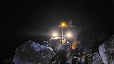 Heyelan nedeniyle kapanan Taşatan yolu açıldı