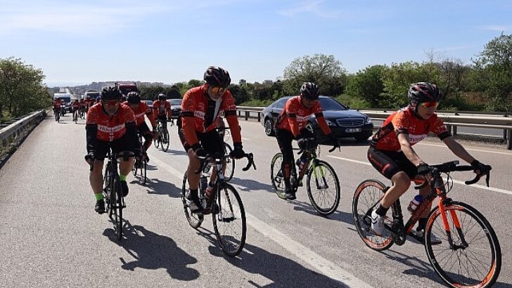 Humanis, 23 Nisan’da Çanakkale’ye pedal çevirdi