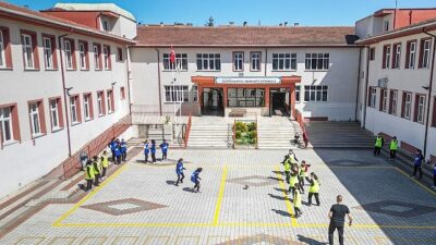 İnegöl’de Okul Bahçelerine Bahar Geldi