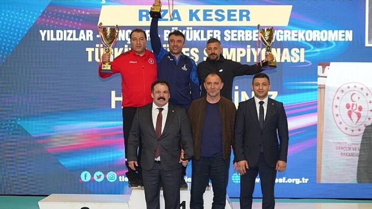 İşitme engelli güreşçilerden Türkiye şampiyonluğu