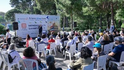 İzmirliler İzmir Kitap Fuarı’na akın etti