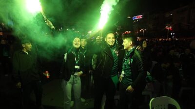 İzmit Kent Meydanı’nda yer Yeşil, gök Siyah