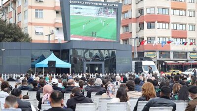 İzmit Kent Meydanı’nda Yeşil-Siyah heyecan