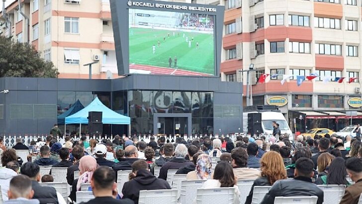 İzmit Kent Meydanı’nda Yeşil-Siyah heyecan