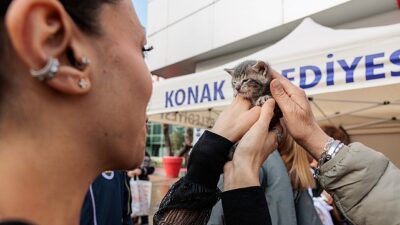 Konak’ta sempatik dostlar bedel görüyor