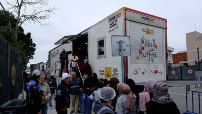 Lider Altay: “Mobil Mutfak ve Taşınabilir Ekmek Fırınımız İstanbullulara Hizmet Veriyor”