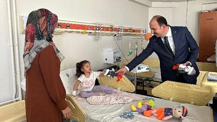Lider Altay SÜ Tıp Fakültesi’nde Tedavi Gören Hastaları Ziyaret Etti