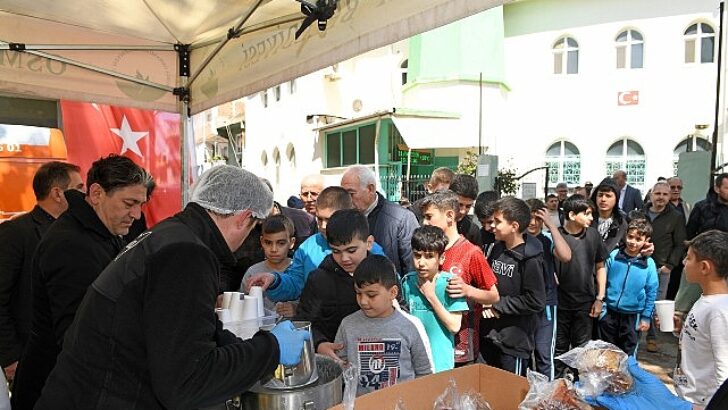 Lider Aydın’dan vatandaşlara çorba ikramı