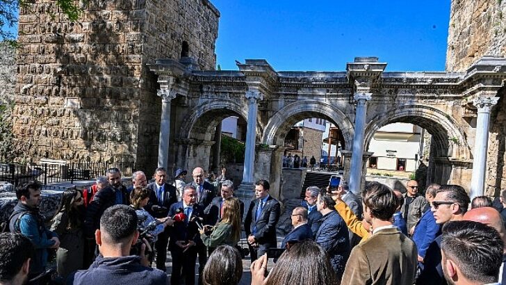 Lider Böcek bölüm temsilcileriyle Kaleiçi’nde