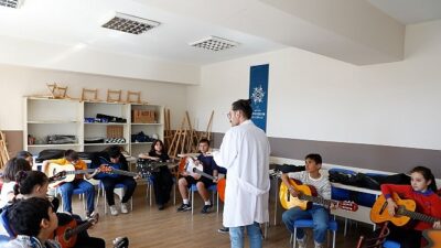 Lider Çerçioğlu’ndan geleceğin sanatkarlarına tam takviye