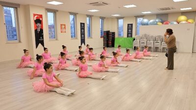 Lider Çerçioğlu’nun Dayanakları ile Aydınlı Minikler Bale Öğreniyor